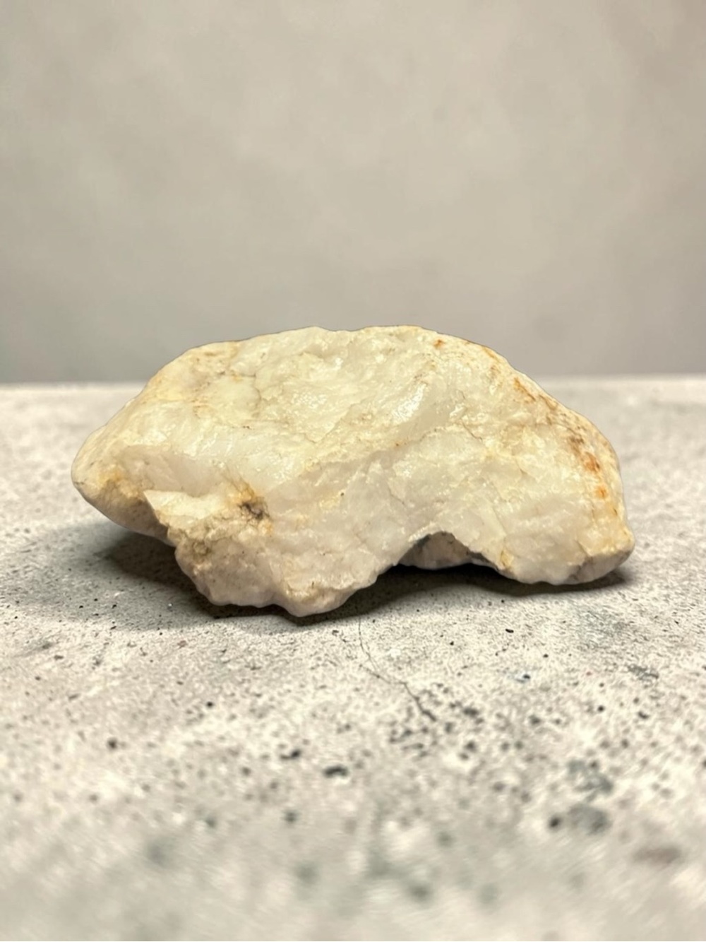 Natural White Quartz Decorative Display Stone